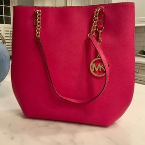 GORGEOUS LEATHER FUCHSIA MICHAEL KORS TOTE NWT